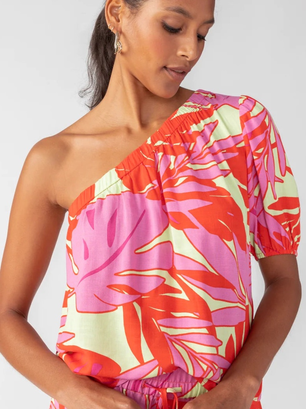 [sanctuary] One Shoulder Tropical Leaf Rayon Top